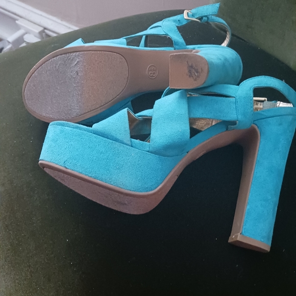 Shoes - Picture 1 of 3